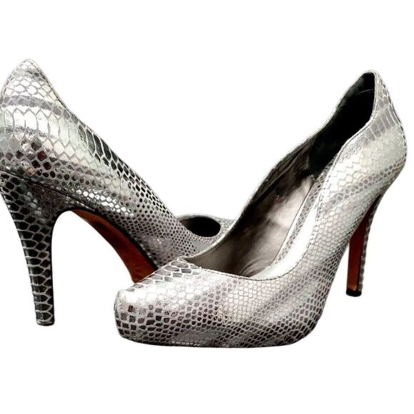 White House Black Market Rece Silver Metallic Snake Print Leather Pumps size 7.5 - Picture 1 of 7